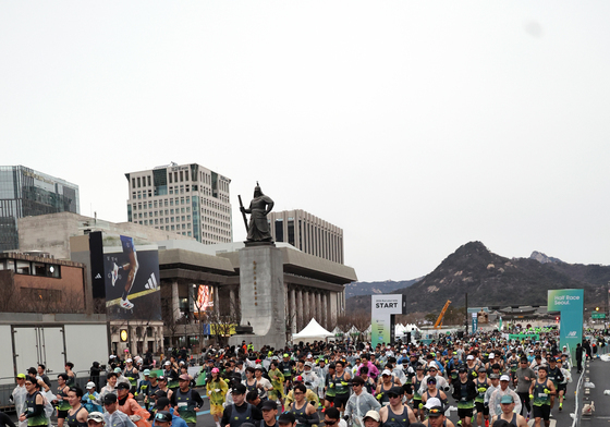 도심 달리는 러너들