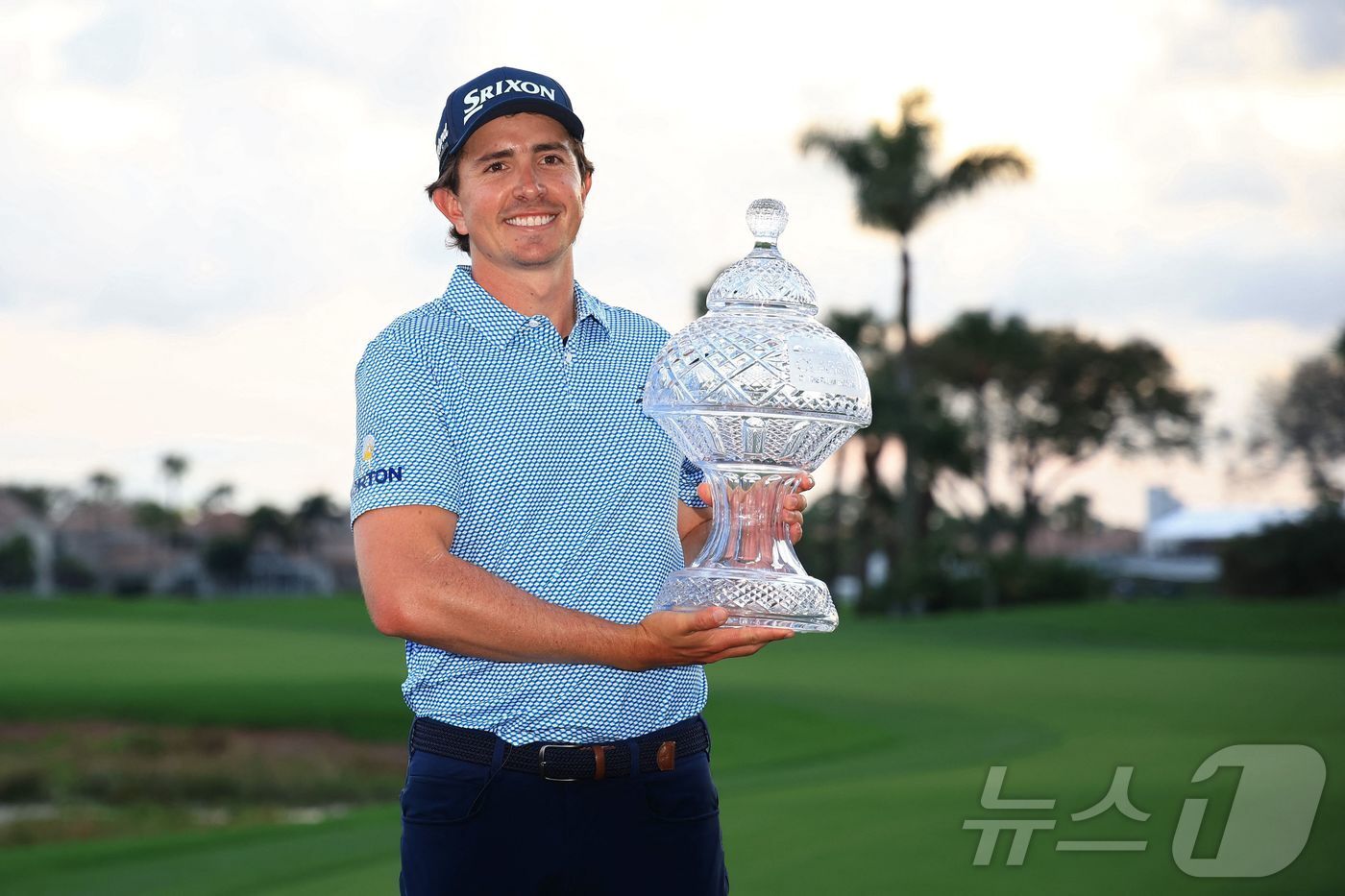 본문 이미지 - 1년 4개월 만에 우승을 차지한 니코 에차바리아(콜롬비아). ⓒ AFP=뉴스1