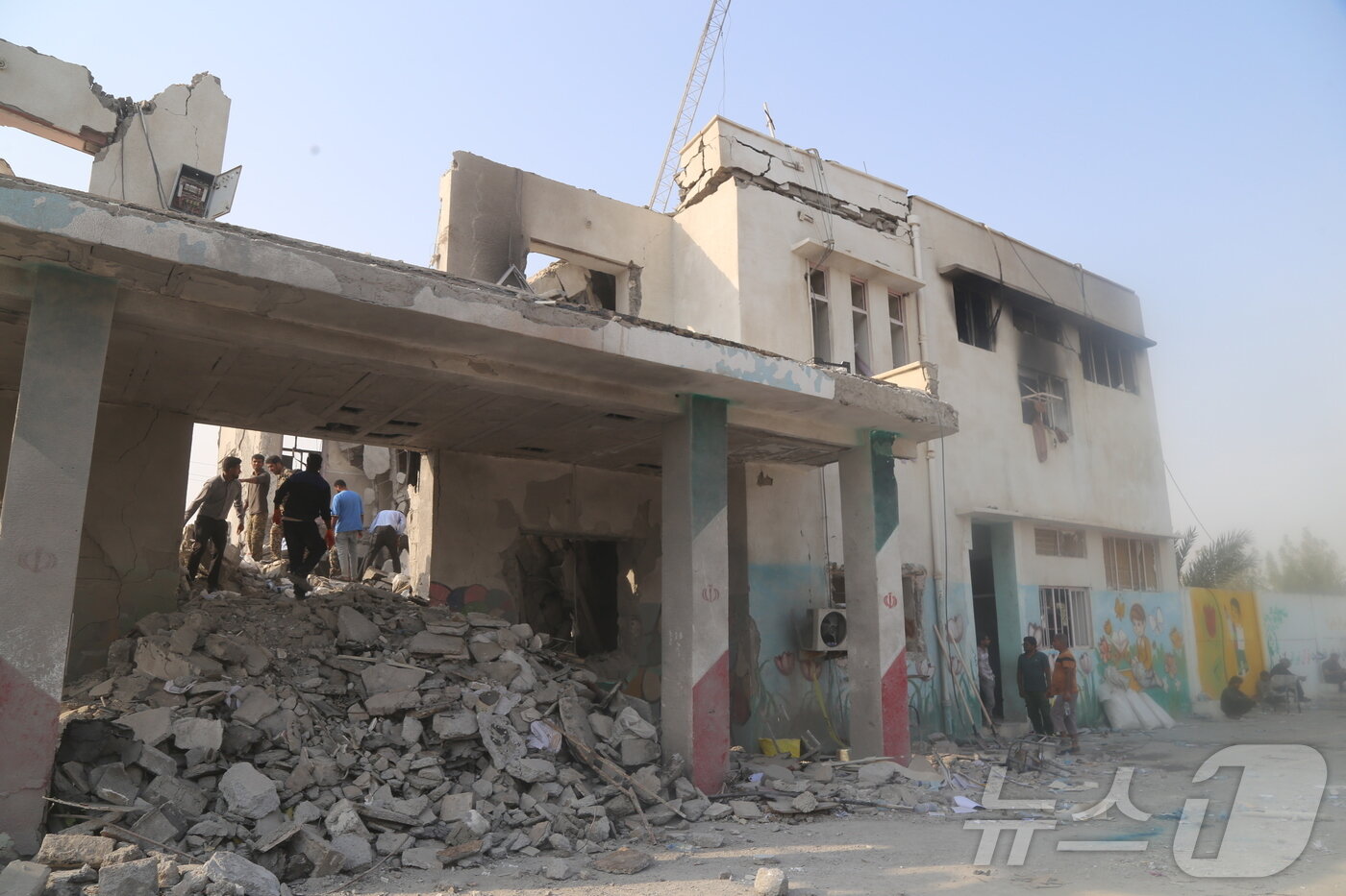 본문 이미지 - 이란 공습 현장. ⓒ 신화=뉴스1