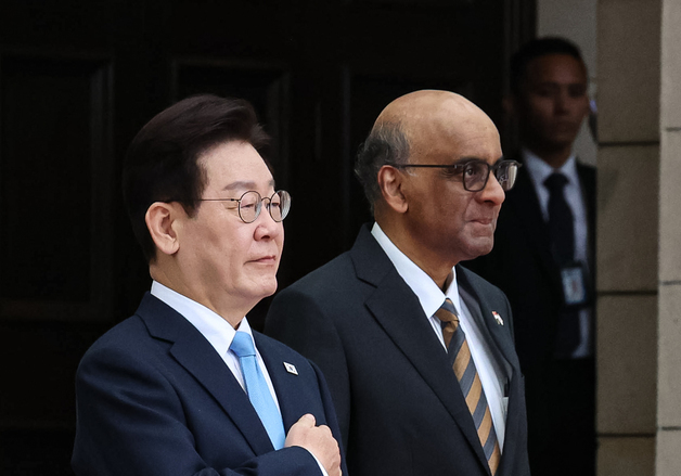 공식환영식 국민의례 하는 이재명 대통령