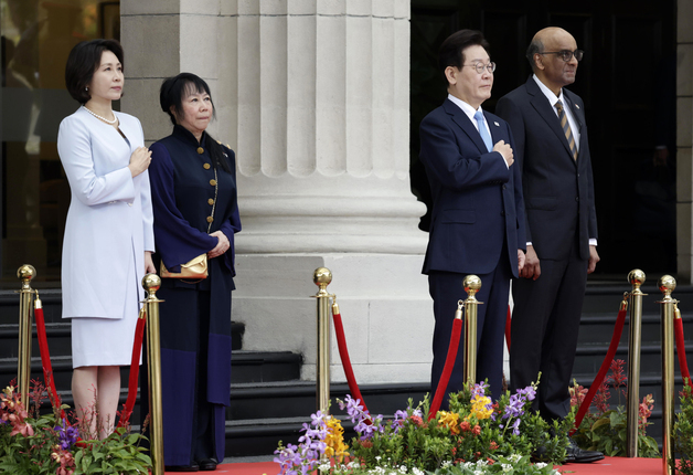 국민의례 하는 이재명 대통령