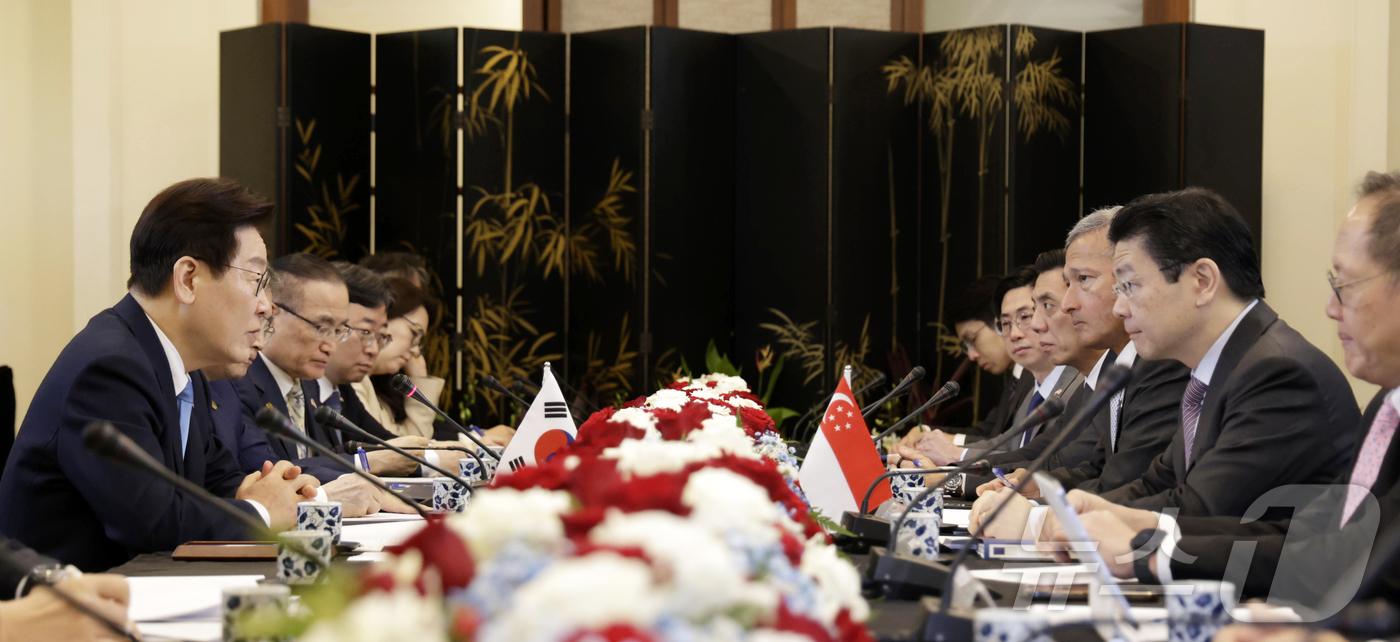 (싱가포르=뉴스1) 허경 기자 = 싱가포르를 국빈 방문 중인 이재명 대통령이 2일(현지시간) 싱가포르 외교부에서 열린 한·싱가포르 정상회담에서 발언을 하고 있다. 2026.3.2/ …