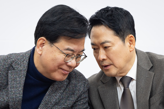 대화 나누는 장동혁·송언석