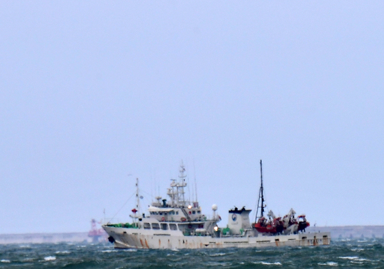 포항 앞 바다는 강풍 주의보