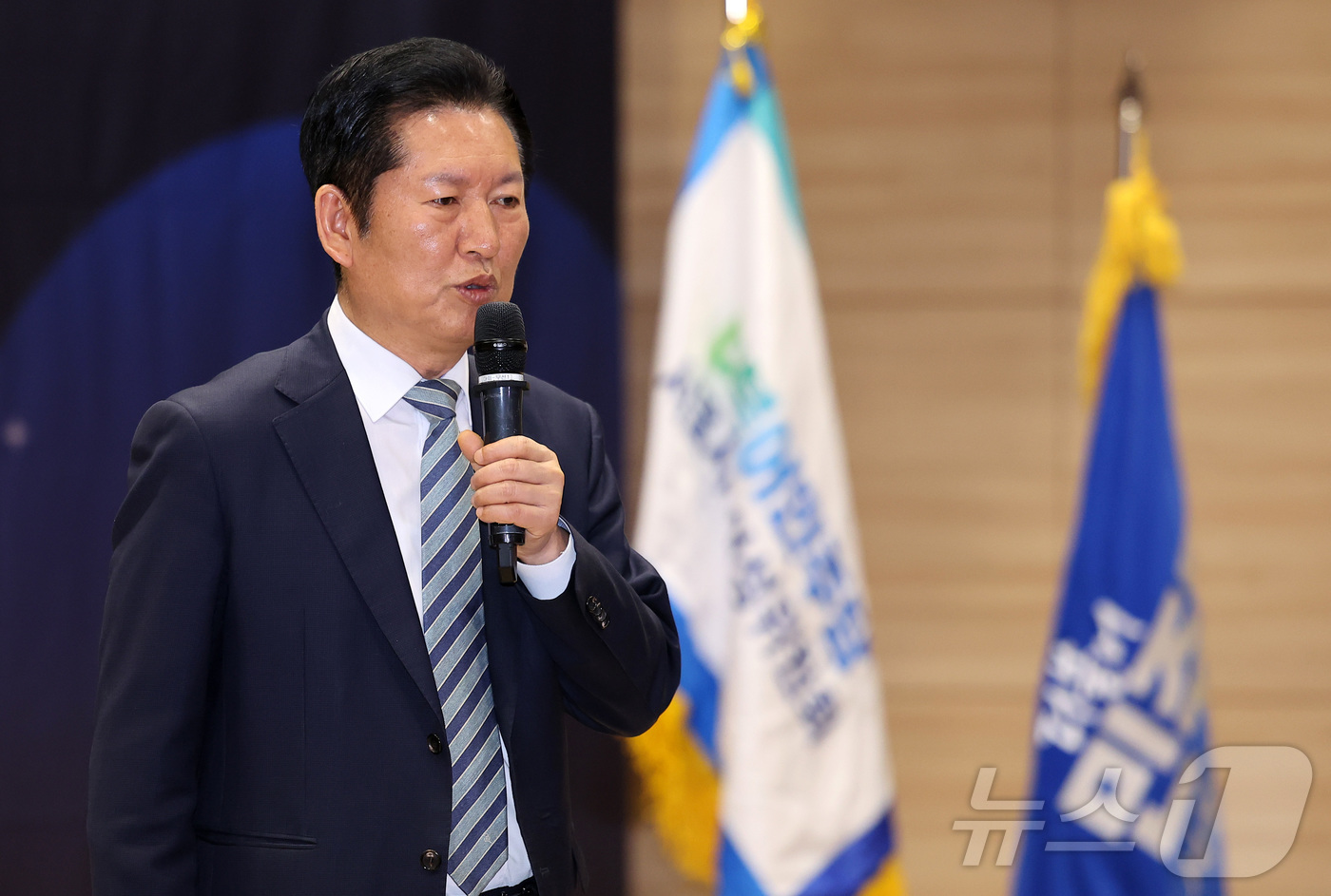 (서울=뉴스1) 김성진 기자 = 정청래 더불어민주당 대표가 2일 서울 여의도 국회의원회관에서 열린 '여성의 날 기념 2026 서울여성전진대회'에서 축사를 하고 있다. 2026.3. …