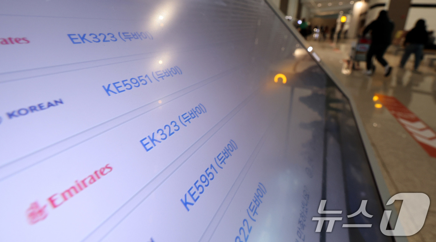 (인천공항=뉴스1) 박지혜 기자 = 미국과 이스라엘이 이란을 공습하면서 두바이 국제공항 등 중동의 주요 공항들이 줄줄이 폐쇄되고 있는 가운데 2일 인천국제공항에 두바이행 항공편이 …