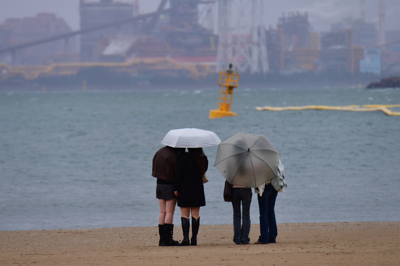 내일 전국 맑지만 동해안·경상권 '흐림'…수도권 밤에 미세먼지↑