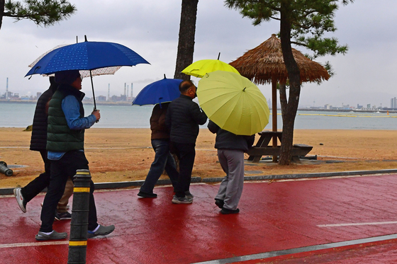 [오늘의 날씨] 충북·세종(6일, 금)…아침 쌀쌀, 눈 또는 비