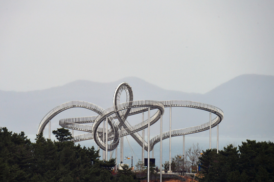 봄비 때문에 텅빈 스페이스워크