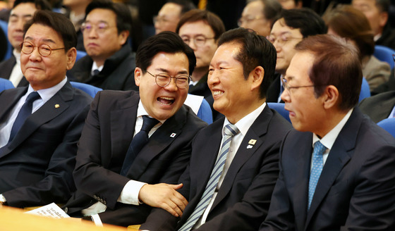 박찬대 출판기념회 '화기애애'