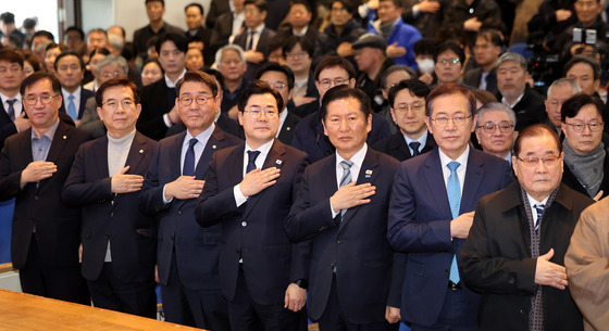 인천시장 선거 '전초전'…출판기념회 연 박찬대