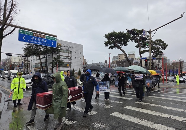 "딸 생일에 발길 돌렸다"…자임추모관 유족들, '행정 책임' 촉구 집회