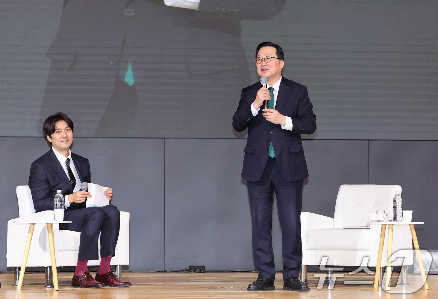 (대전=뉴스1) 김기태 기자 = 이장우 대전시장이 2일 대전 유성구 대전컨벤션센터에서 열린 '전략과 행동 북 콘서트'에서 발언하고 있다. 2026.3.2/뉴스1