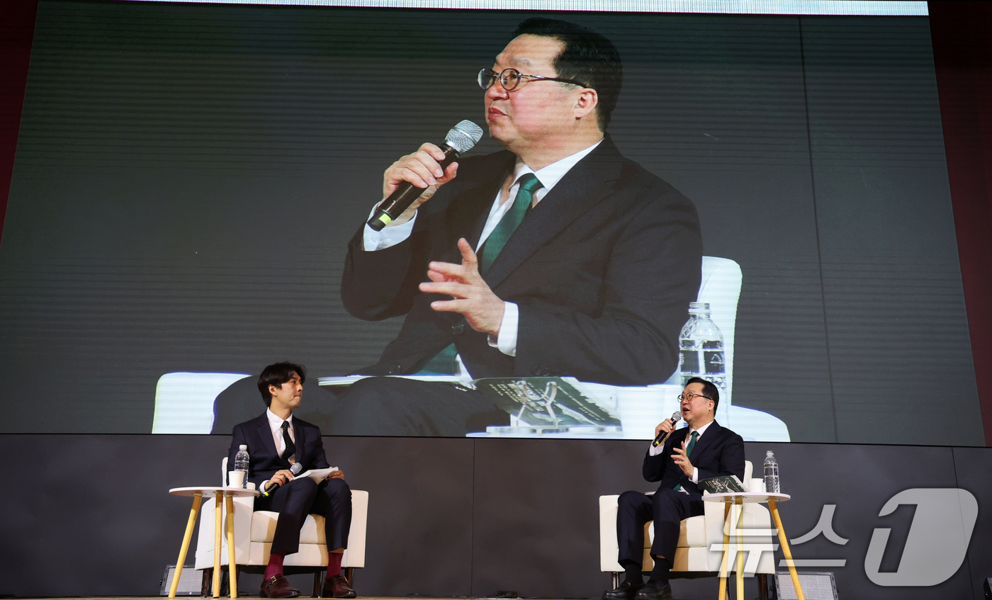 (대전=뉴스1) 김기태 기자 = 이장우 대전시장이 2일 대전 유성구 대전컨벤션센터에서 열린 '전략과 행동 북 콘서트'에서 발언하고 있다.  2026.3.2/뉴스1