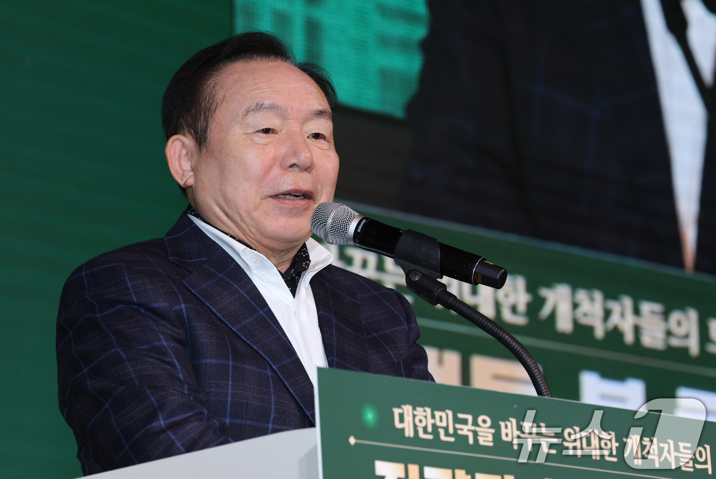 (대전=뉴스1) 김기태 기자 = 이인제 전 국민의힘 고문이 2일 대전 유성구 대전컨벤션센터에서 열린 이장우 대전시장의 '전략과 행동 북 콘서트'에서 축사하고 있다. 2026.3.2 …