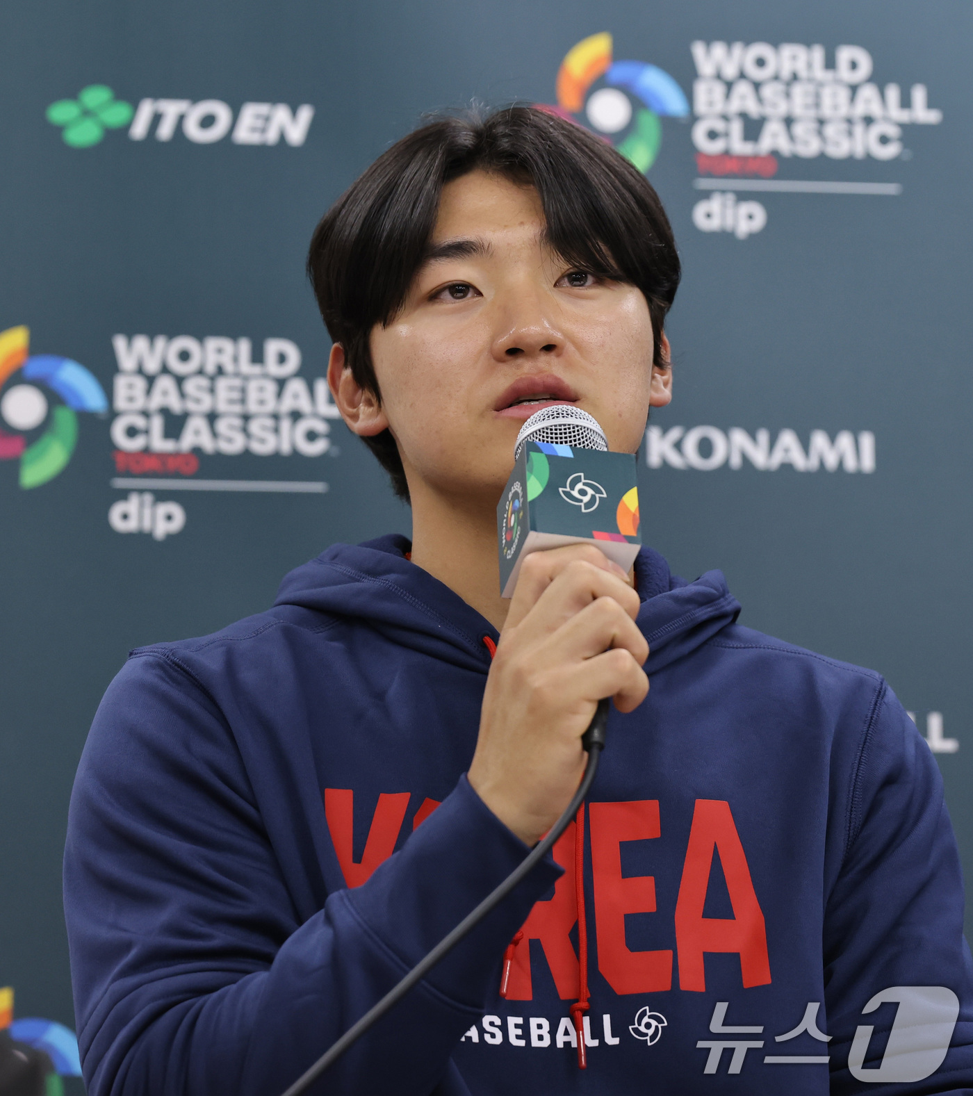 (서울=뉴스1) 구윤성 기자 = 류지현 감독이 이끄는 월드베이스볼클래식(WBC) 야구대표팀 김도영이 2일 일본 오사카 교세라돔에서 열린 한신 타이거스와의 공식 연습경기에서 3대3으 …