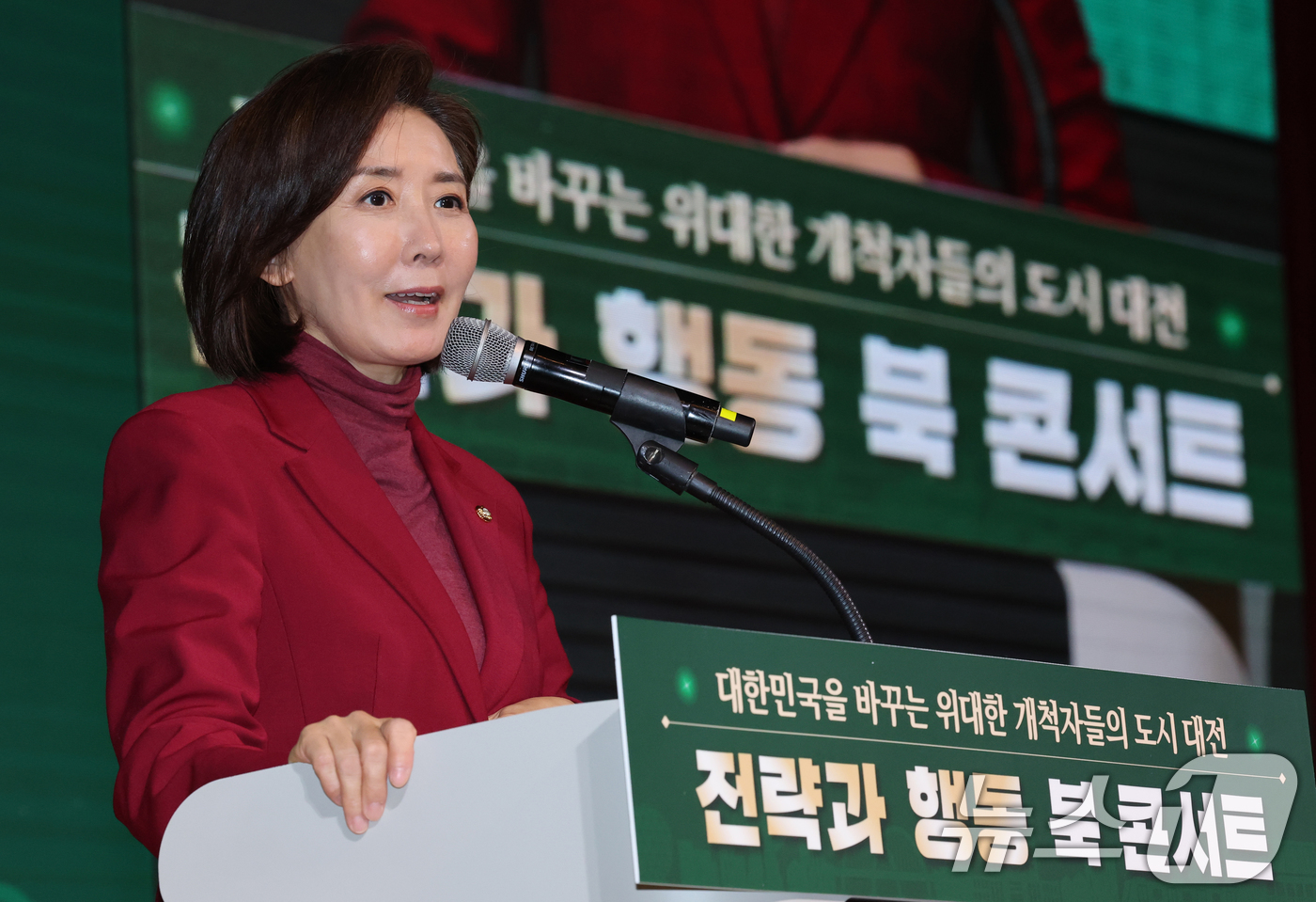 (대전=뉴스1) 김기태 기자 = 나경원 국민의힘 국회의원이 2일 대전 유성구 대전컨벤션센터에서 열린 이장우 대전시장의 '전략과 행동 북 콘서트'에서 축사하고 있다. 2026.3.2 …