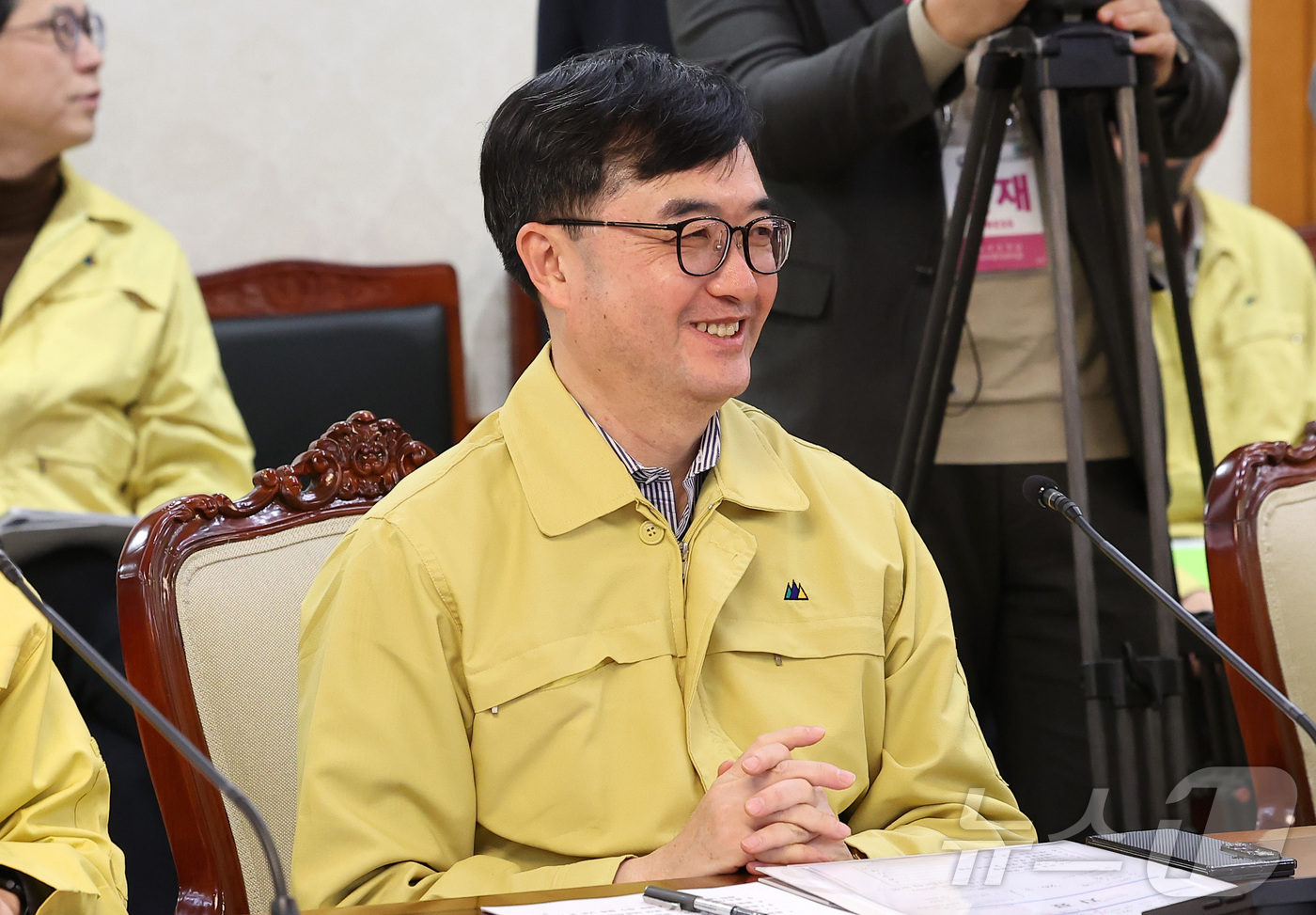 (서울=뉴스1) 김성진 기자 = 임기근 기획예산처 장관 직무대행 차관이 2일 서울 종로구 정부서울청사에서 열린 중동 상황점검 관련 긴급 관계부처회의에 참석해 있다. 2026.3.2 …