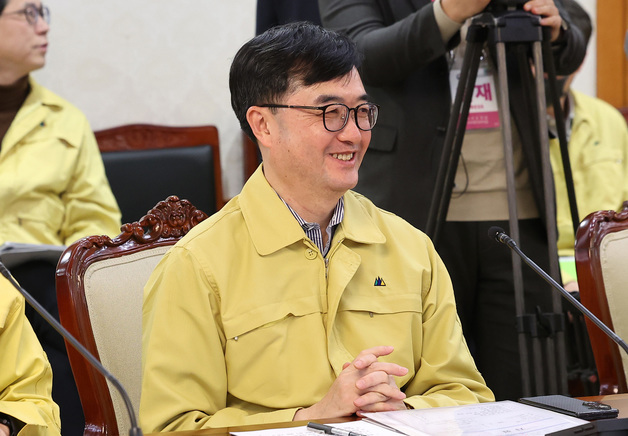 중동 상황점검 관련 긴급 관계부처회의 참석한 임기근 장관 직무대행