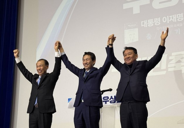 우상호 "대통령이 보낸 사람, 강원을 세계 중심도시로"…원주서 출판기념회