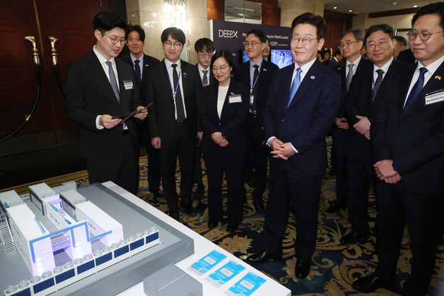 설명 듣는 이재명 대통령