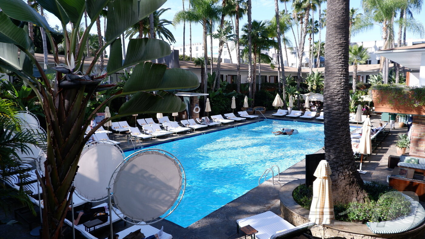 본문 이미지 - 할리우드루즈벨트의 상징적인 수영장인 '트로피카나 풀'ⓒ 뉴스1 윤슬빈 관광전문기자
