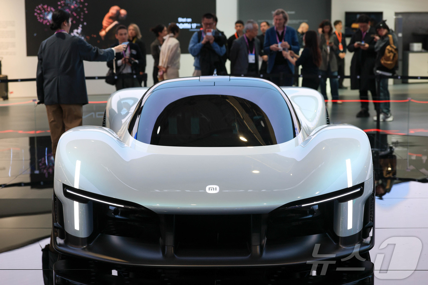 (바르셀로나=뉴스1) 사진공동취재단 = 2일(현지시간) 스페인 바르셀로나 피라 그란 비아 전시장에서 열린 '모바일 월드 콩그레스(MWC)2026'에서 샤오미 전기 하이퍼카 콘셉트 …