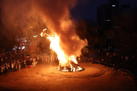 정월대보름 달맞이 달집태우기