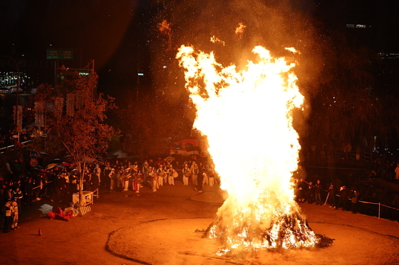 '활활 타오르는 달집'