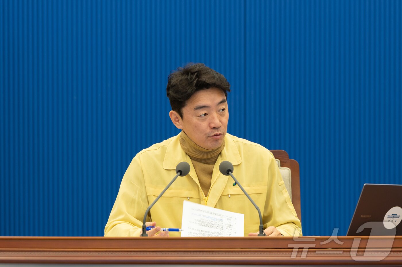 본문 이미지 - 강훈식 대통령 비서실장이 2일 청와대에서 주간업무회의를 주재하고 있다. (청와대 제공. 재판매 및 DB 금지) 2026.3.2 ⓒ 뉴스1 이재명 기자