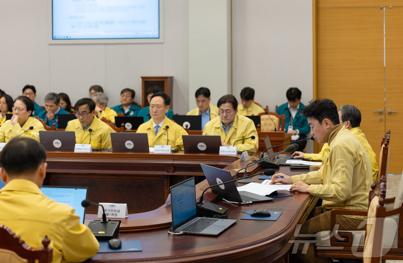(서울=뉴스1) 이재명 기자 = 강훈식 대통령 비서실장이 2일 청와대에서 주간업무회의를 주재하고 있다. (청와대 제공. 재판매 및 DB 금지)  2026.3.2/뉴스1