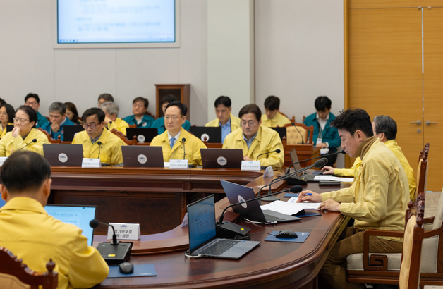 강훈식 비서실장, 주간업무회의 주재