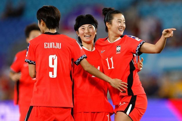 한국 여자축구, 아시안컵 첫 경기서 '전쟁통' 이란 3-0 완파