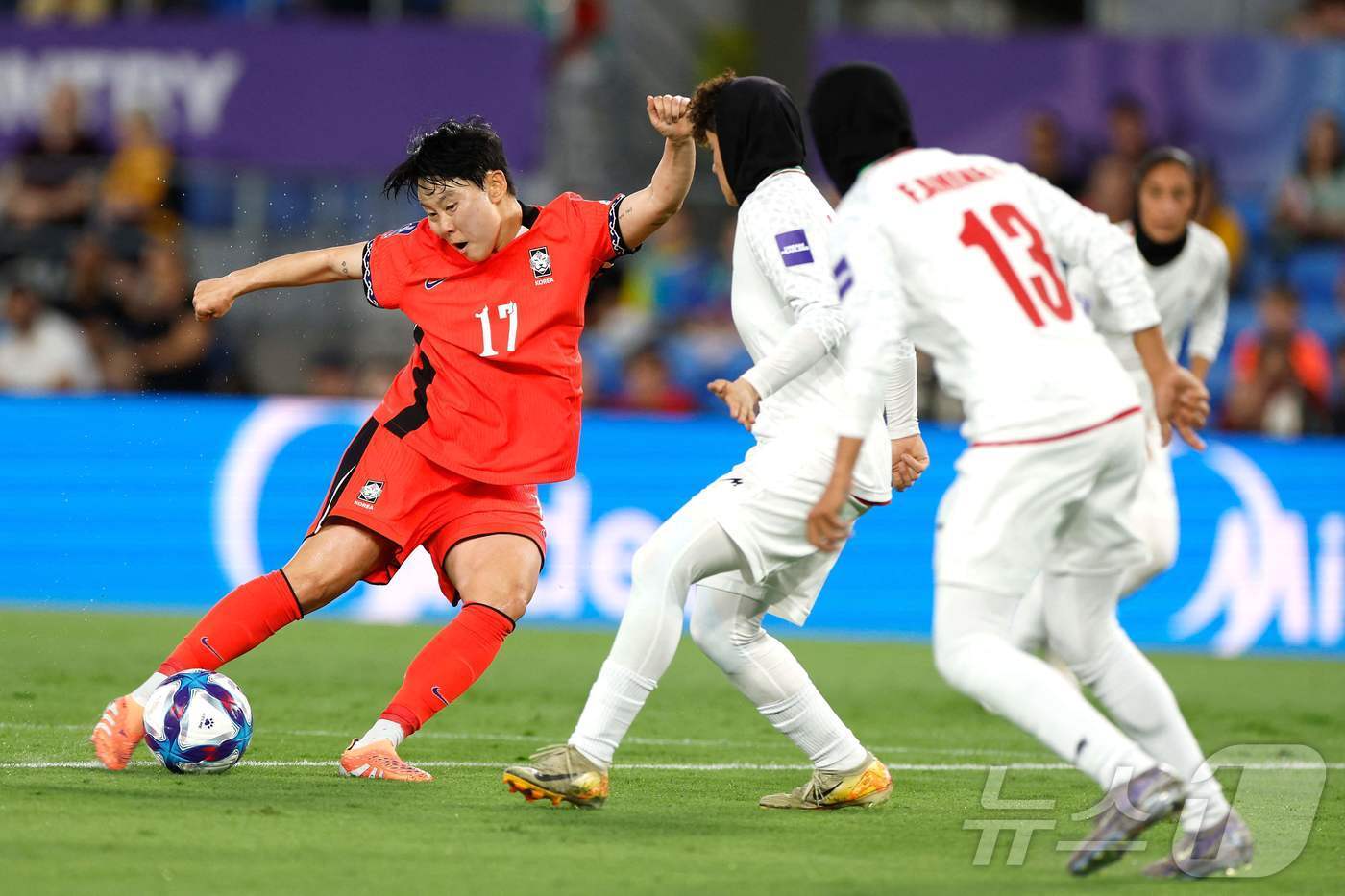 본문 이미지 - 한국 여자축구대표팀이 2일 호주 골드코스트에서 열린 2026 아시아축구연맹(AFC) 여자 아시안컵 조별리그 A조 1차전에서 이란을 3-0으로 제압했다. ⓒ AFP=뉴스1