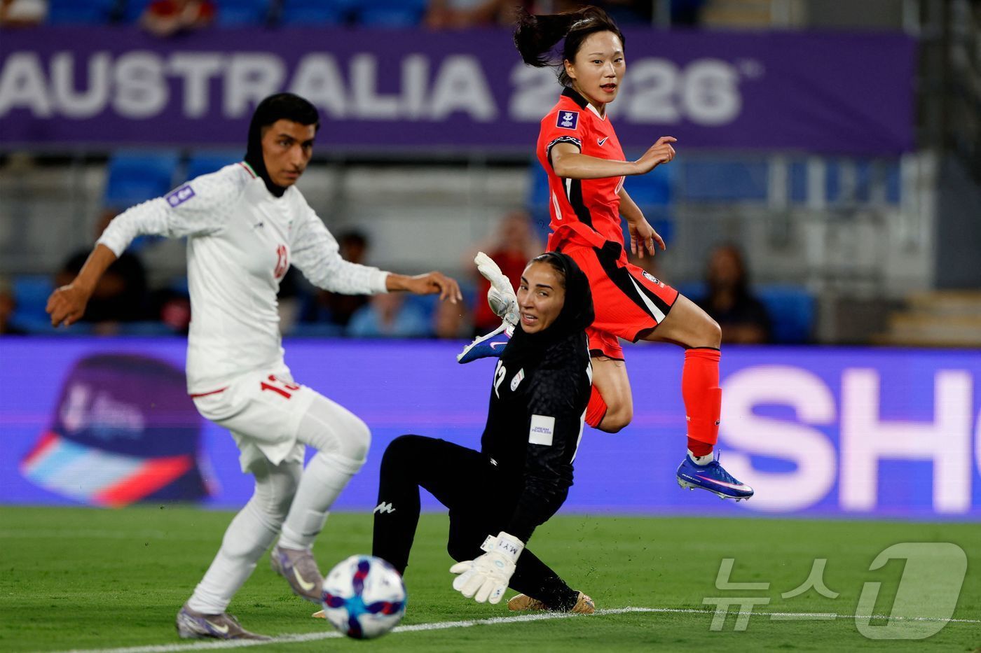 본문 이미지 - 한국 여자축구대표팀이 2일 호주 골드코스트에서 열린 2026 아시아축구연맹(AFC) 여자 아시안컵 조별리그 A조 1차전에서 이란을 3-0으로 제압했다. ⓒ AFP=뉴스1