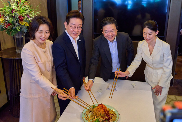 싱가포르 총리와 친교 오찬 갖는 이재명 대통령