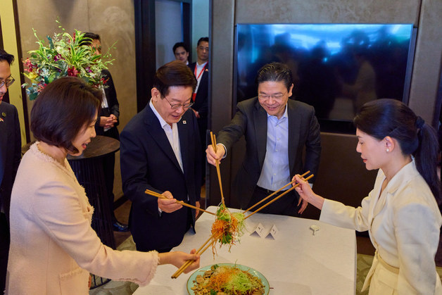 싱가포르 총리와 친교 오찬 갖는 이재명 대통령