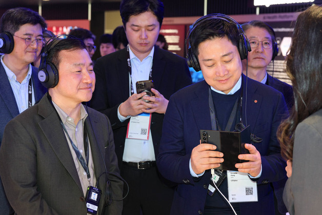 "딸내미 사줘야겠다"…홍범식 LGU+, 갤럭시 버즈4에 '엄지 척'