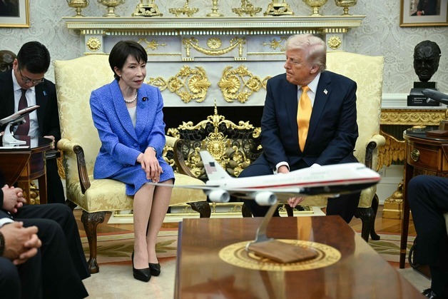 다카이치 일본 총리, 백악관 찾아 트럼프 대통령과 회담