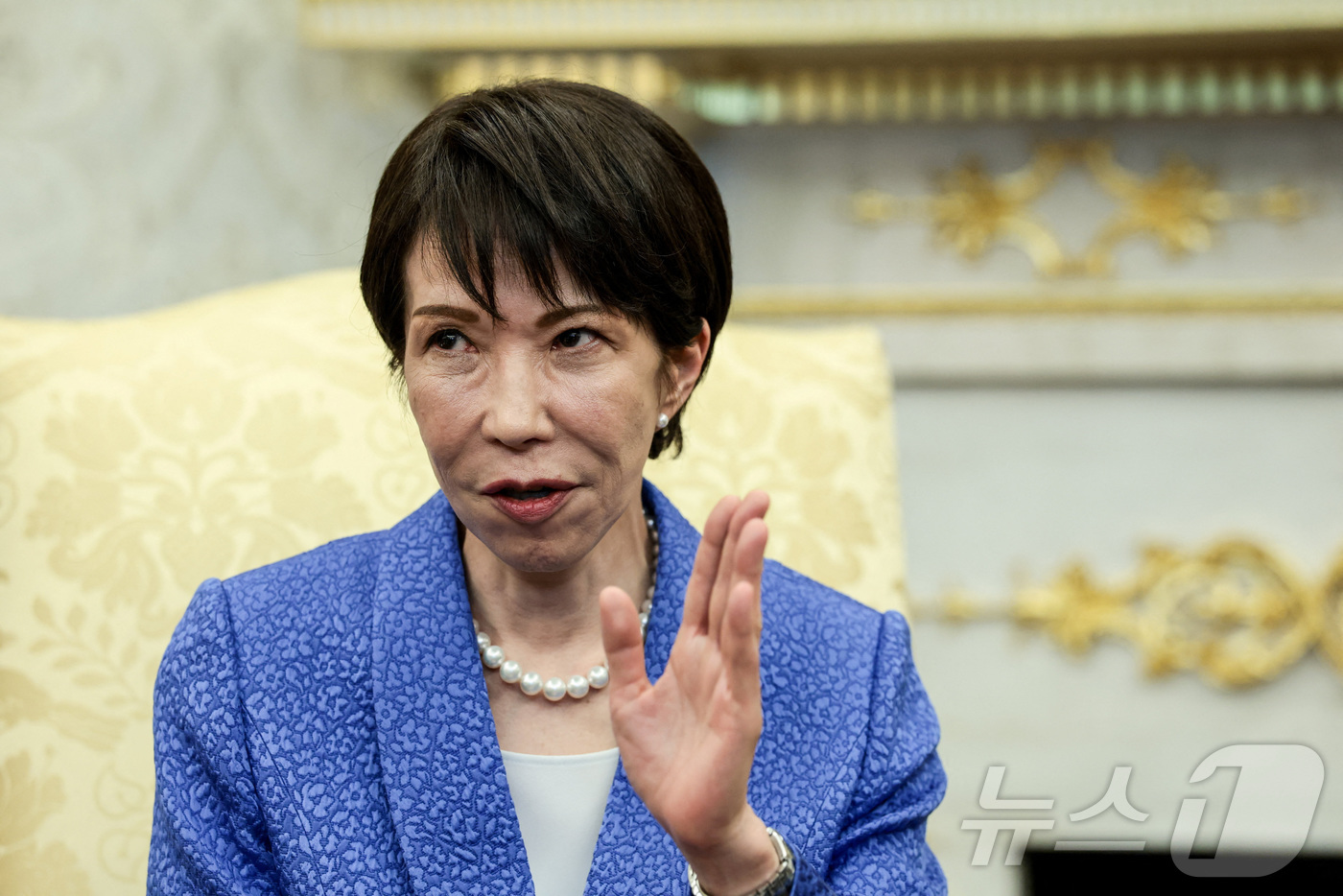 (로이터=뉴스1) 안은나 기자 = 다카이치 사나에 일본 총리가 19일(현지시간) 미국 워싱턴 백악관 오벌오피스에서 도널드 트럼프 대통령과 정상회담을 하고 있다.ⓒ 로이터=뉴스1