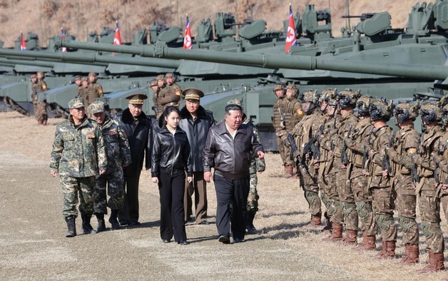 北, 무인기·신형 탱크로 '대남 기습·점령' 훈련…"방어선 단숨에 돌파"