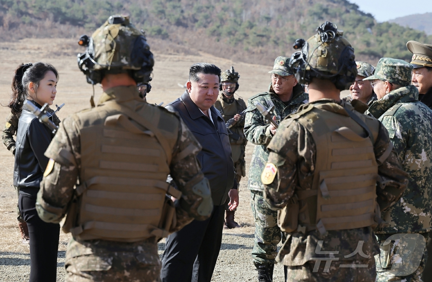 (평양 노동신문=뉴스1) = 북한 노동당 기관지 노동신문은 20일 "조선노동당 총비서이시며 조선민주주의인민공화국 국무위원장이신 경애하는 김정은 동지께서 3월 19일 조선인민군 수도 …