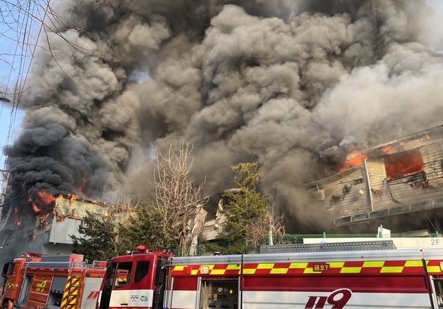 의정부 용현동 공장서 큰불…'대응 1단계' 발령(상보)