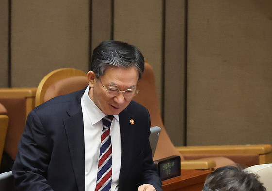 법무차관과 교대하는 정성호 장관