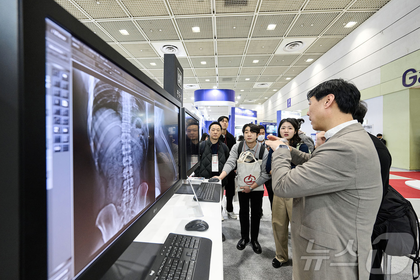 (서울=뉴스1) = LG전자는 오는 22일까지 서울 삼성동 코엑스에서 열리는 국제의료기기·병원설비전시회 ‘KIMES 2026’에 참여한다고 20일 밝혔다.사진은 ‘KIMES 202 …