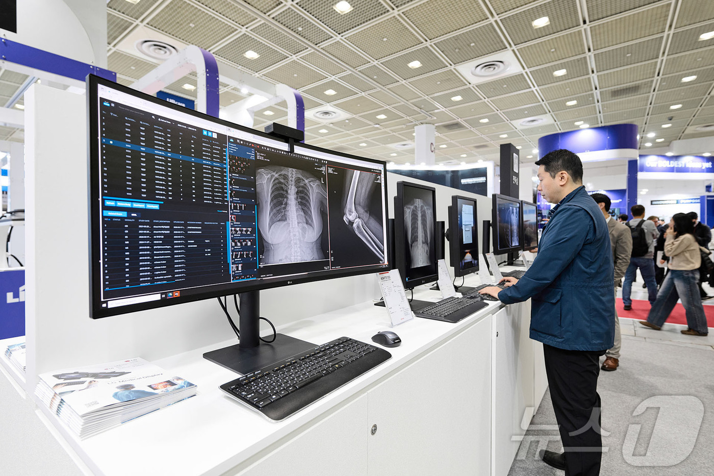 (서울=뉴스1) = LG전자는 오는 22일까지 서울 삼성동 코엑스에서 열리는 국제의료기기·병원설비전시회 ‘KIMES 2026’에 참여한다고 20일 밝혔다.사진은 ‘KIMES 202 …