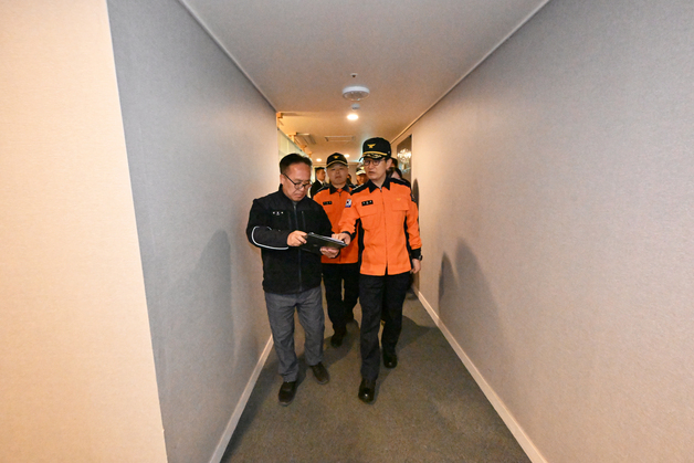 김승룡 소방청장, BTS 공연 앞두고 숙박시설 점검…61곳 불량 적발