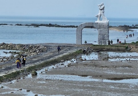보령 무창포해수욕장에 '사랑의 문' 조형물 조성