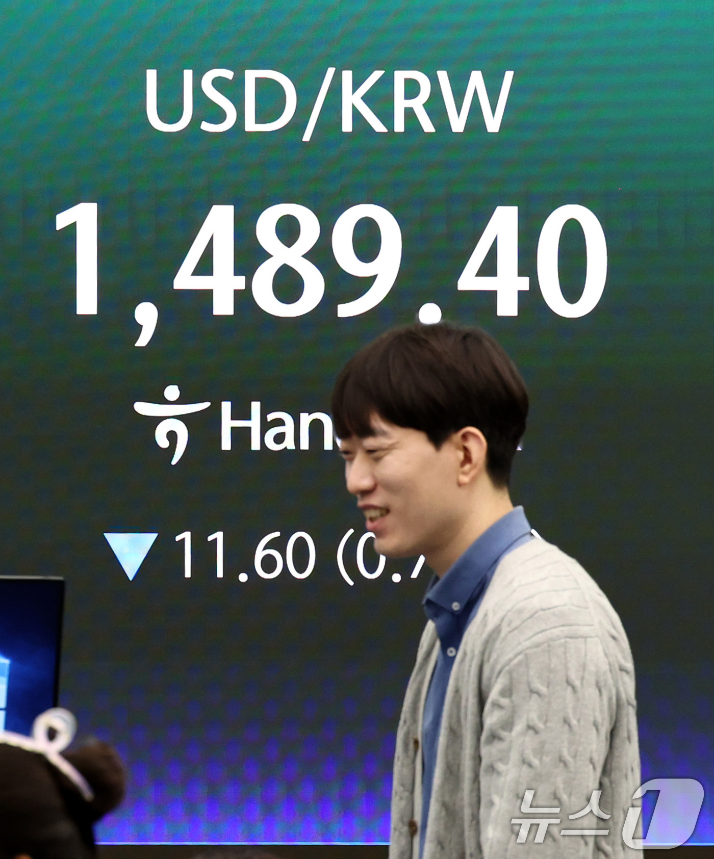 (서울=뉴스1) 최지환 기자 = 20일 오전 서울 중구 하나은행 딜링룸 전광판에 환율이 표시되고 있다. 2026.3.20/뉴스1