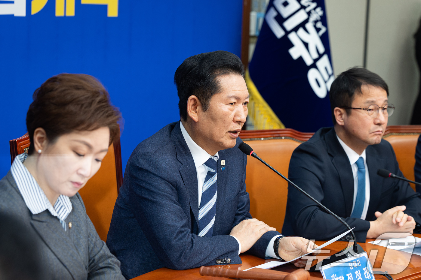 (서울=뉴스1) 유승관 기자 = 정청래 더불어민주당 대표가 20일 서울 여의도 국회에서 열린 최고위원회의에서 모두 발언을 하고 있다. 2026.3.20/뉴스1